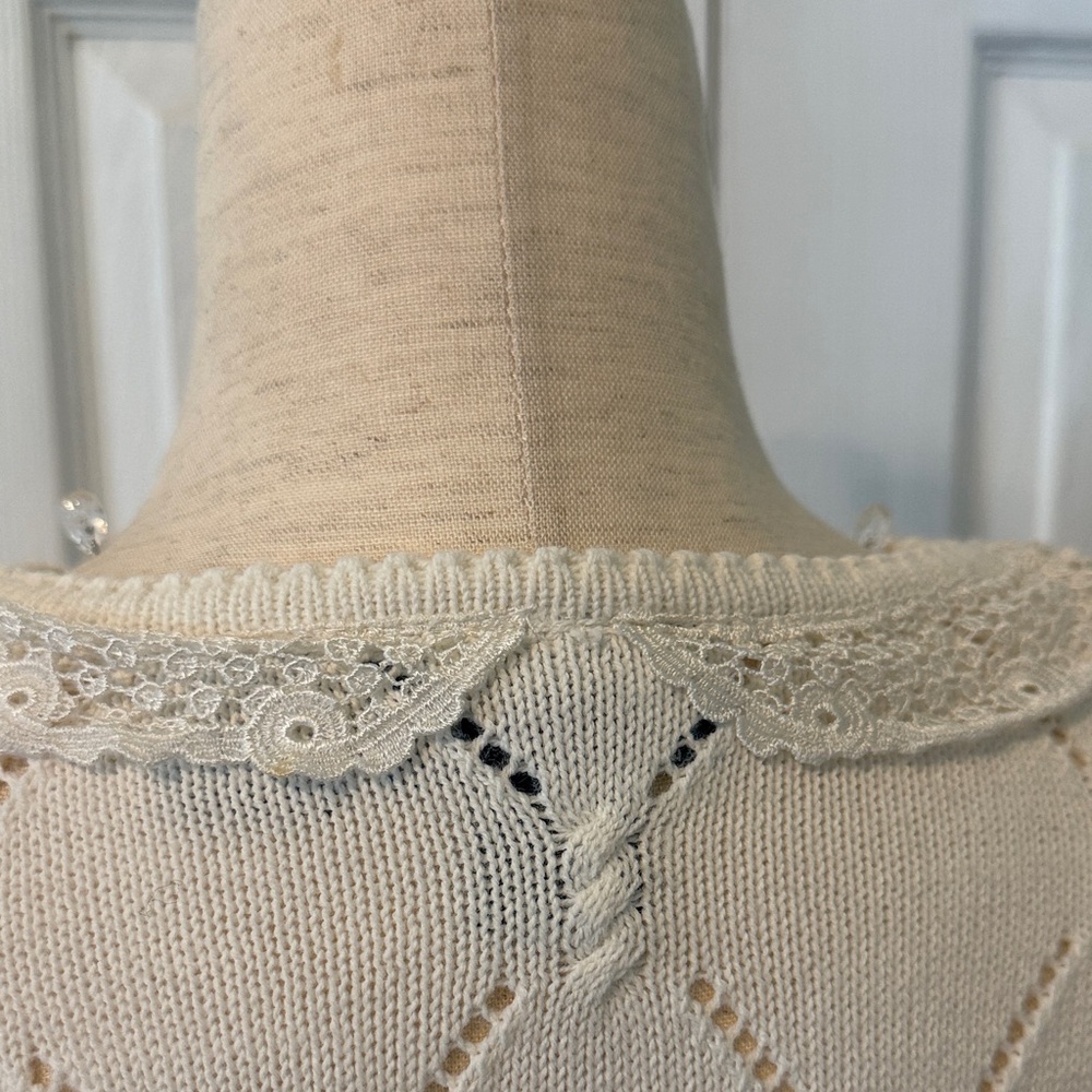 Vintage Knits by Nilani Cream Sweater with Lace Detail Sz M - Picture 6 of 7